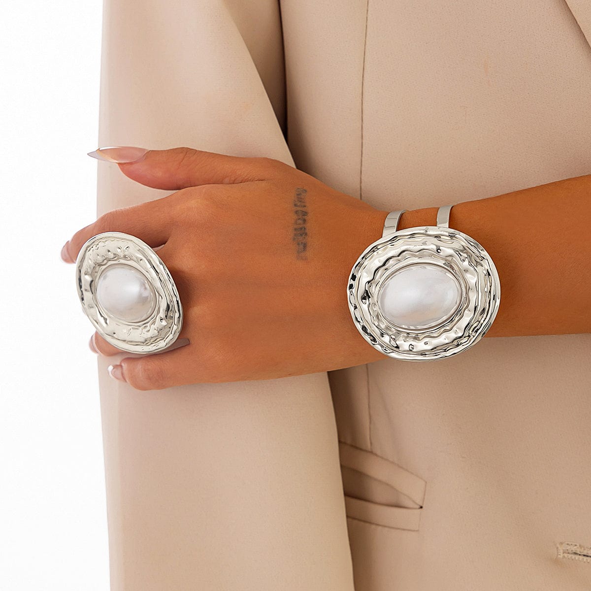 Baroque Chunky Pearl Inlaid Textured Oval Open Ring Bangle Bracelet Set - ArtGalleryZen