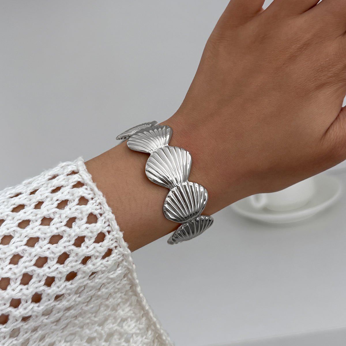 Beach Style Shell Bangle Bracelet - ArtGalleryZen