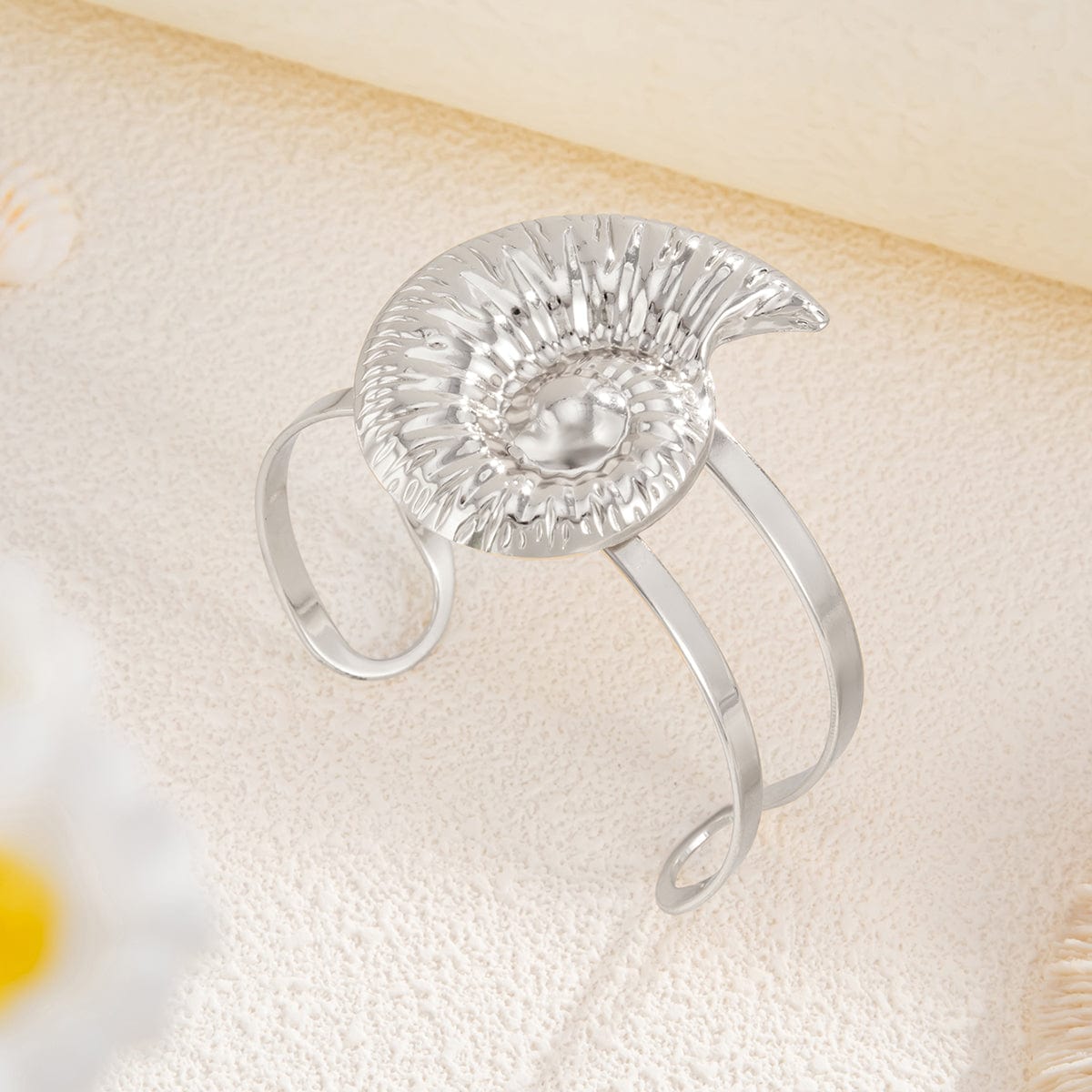 Boho Chunky Conch Hollow Bangle Bracelet - ArtGalleryZen