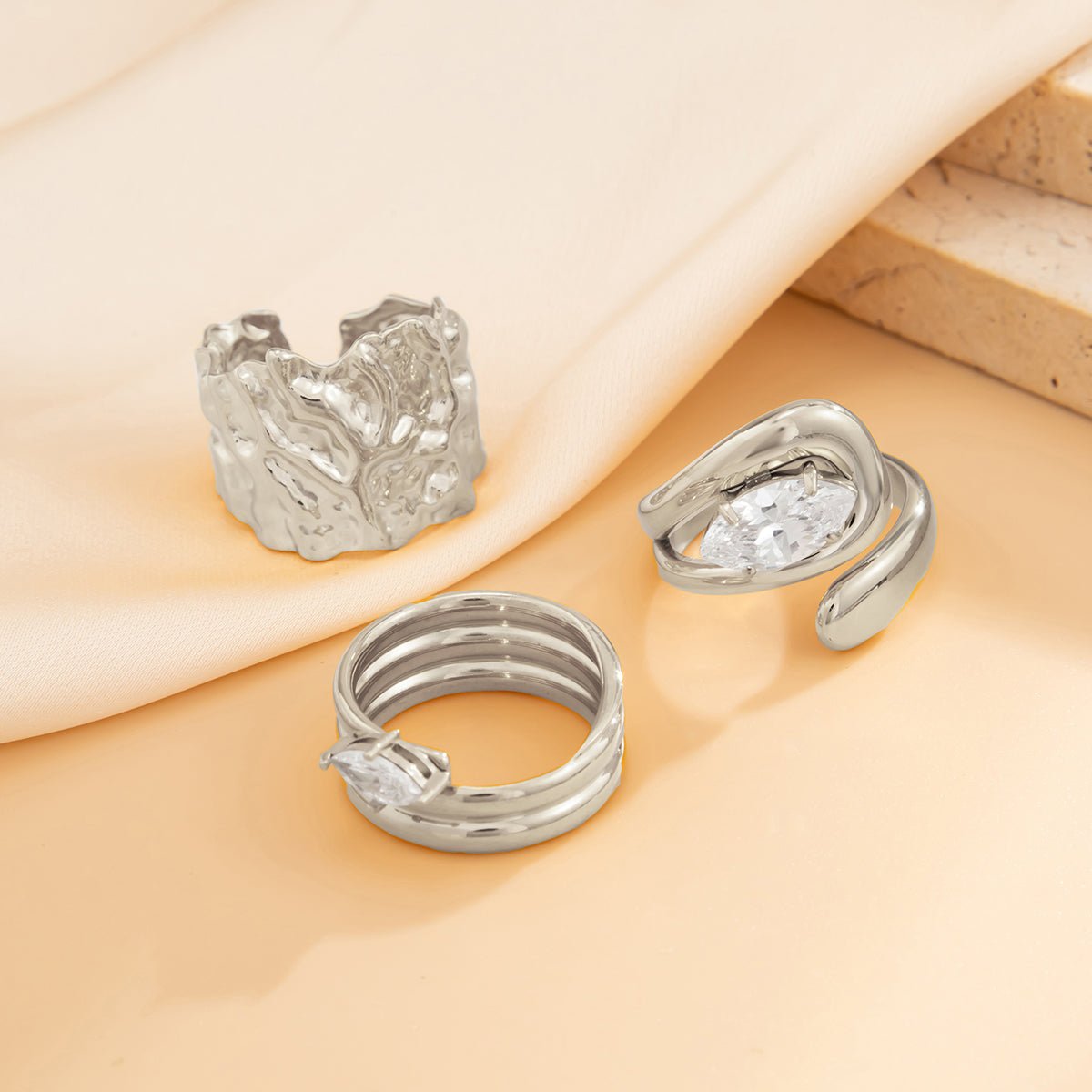 Chic 3pcs Rhinestone Inlaid Chunky Pleated Ring Set - ArtGalleryZen