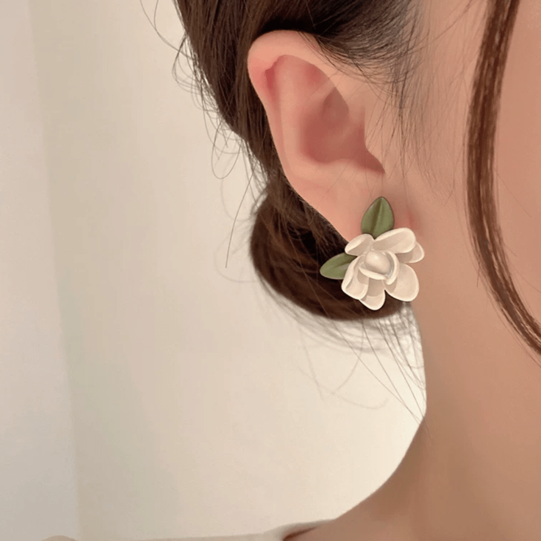 Chic Asymmetric Enamel Gardenia Flower Pearl Earrings - ArtGalleryZen