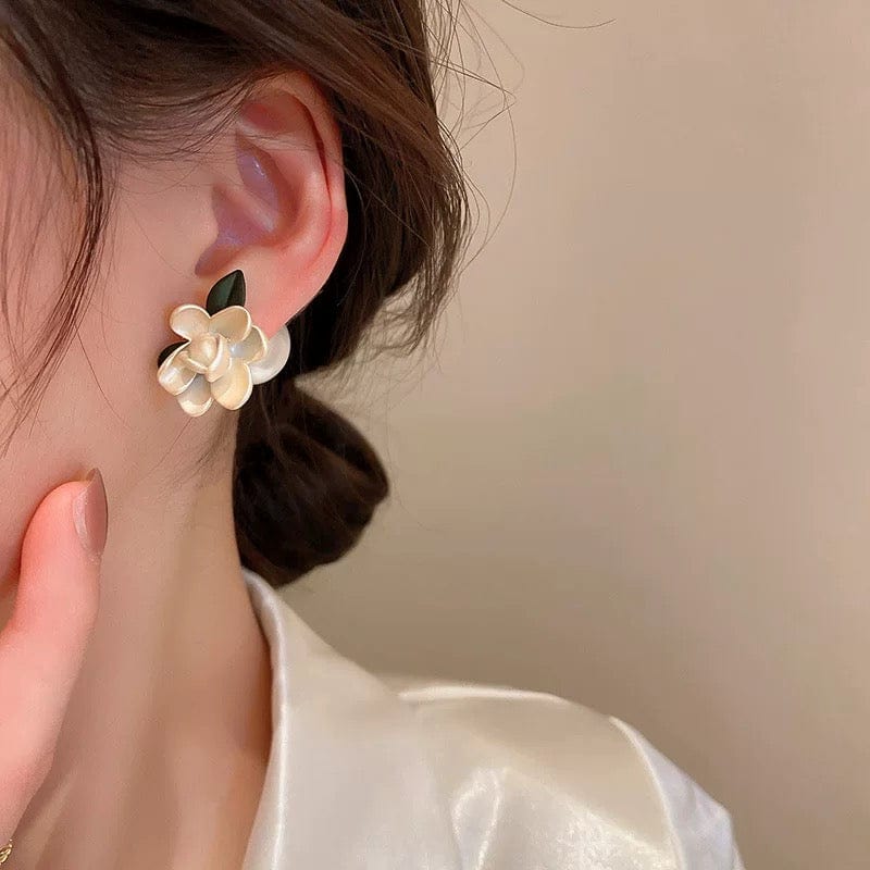 Chic Asymmetric Enamel Gardenia Flower Pearl Earrings - ArtGalleryZen