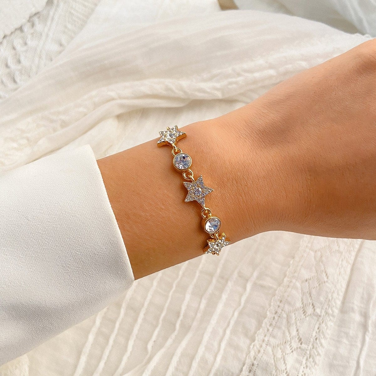 Chic CZ Inlaid Star Bracelet - ArtGalleryZen
