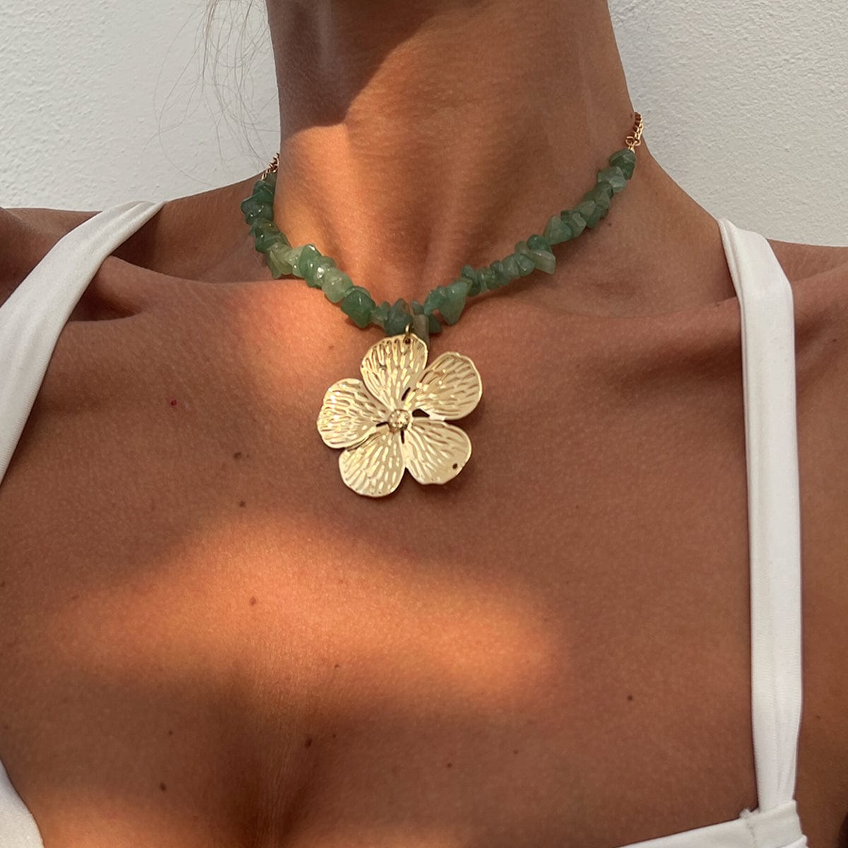 Chic Flower Pendant Turquoise Stone Chain Necklace - ArtGalleryZen