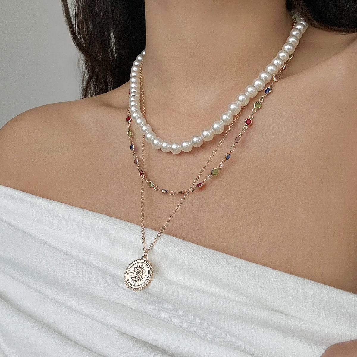 Chic Layered Relief Round Disk Pendant Crystal Pearl Chain Necklace Set - ArtGalleryZen