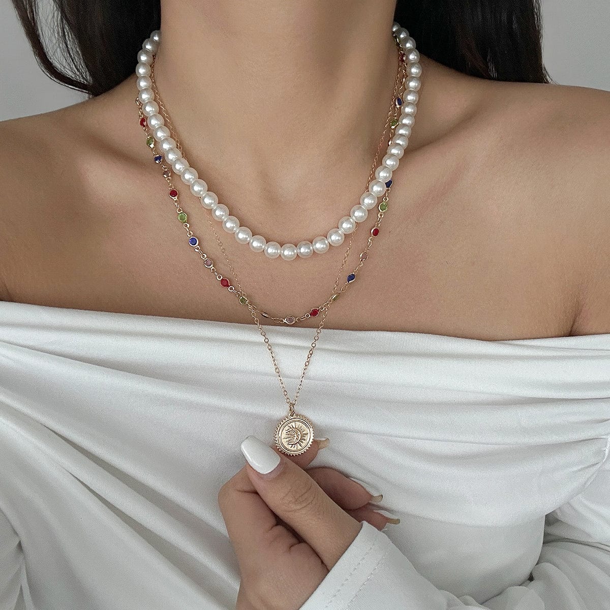 Chic Layered Relief Round Disk Pendant Crystal Pearl Chain Necklace Set - ArtGalleryZen