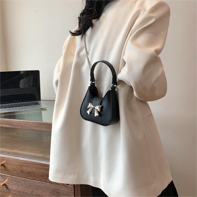 Chic Metallic Bowknot Leather Shoulder Crossbody Bag - ArtGalleryZen