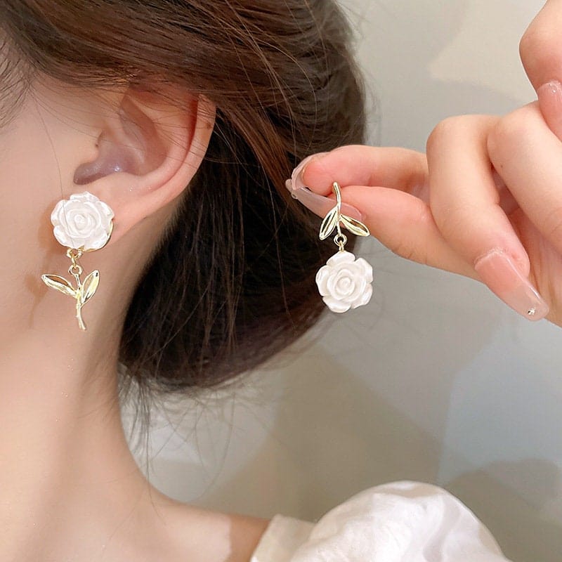 Chic Resin White Flower Dangle Earrings - ArtGalleryZen
