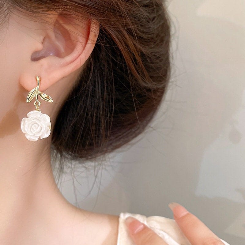 Chic Resin White Flower Dangle Earrings - ArtGalleryZen