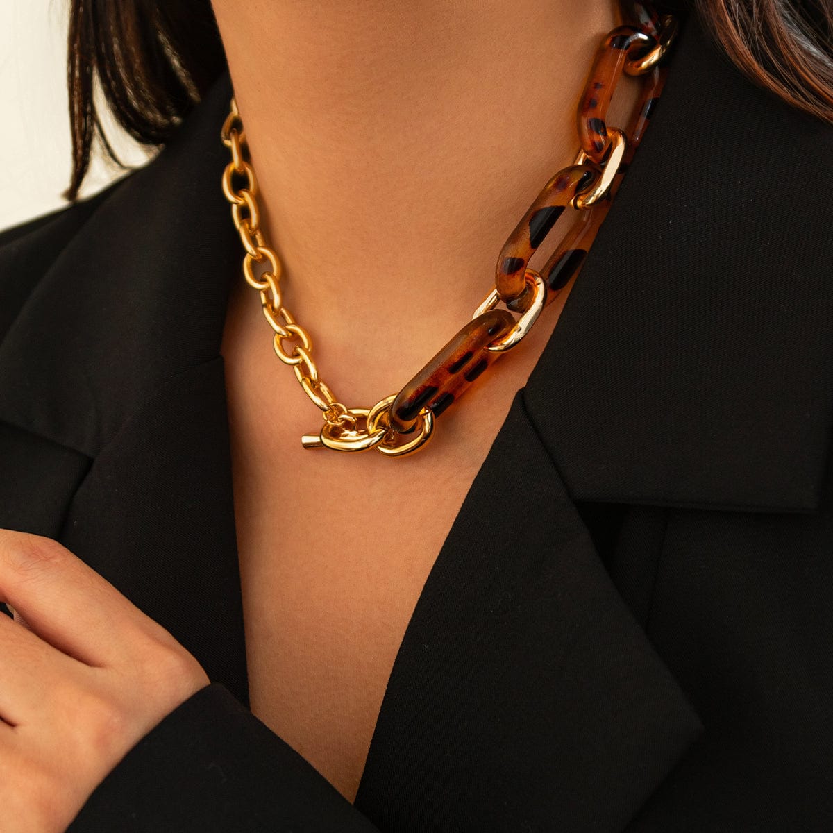 Chic Toggle Clasp Chunky Leopard Acrylic Necklace - ArtGalleryZen
