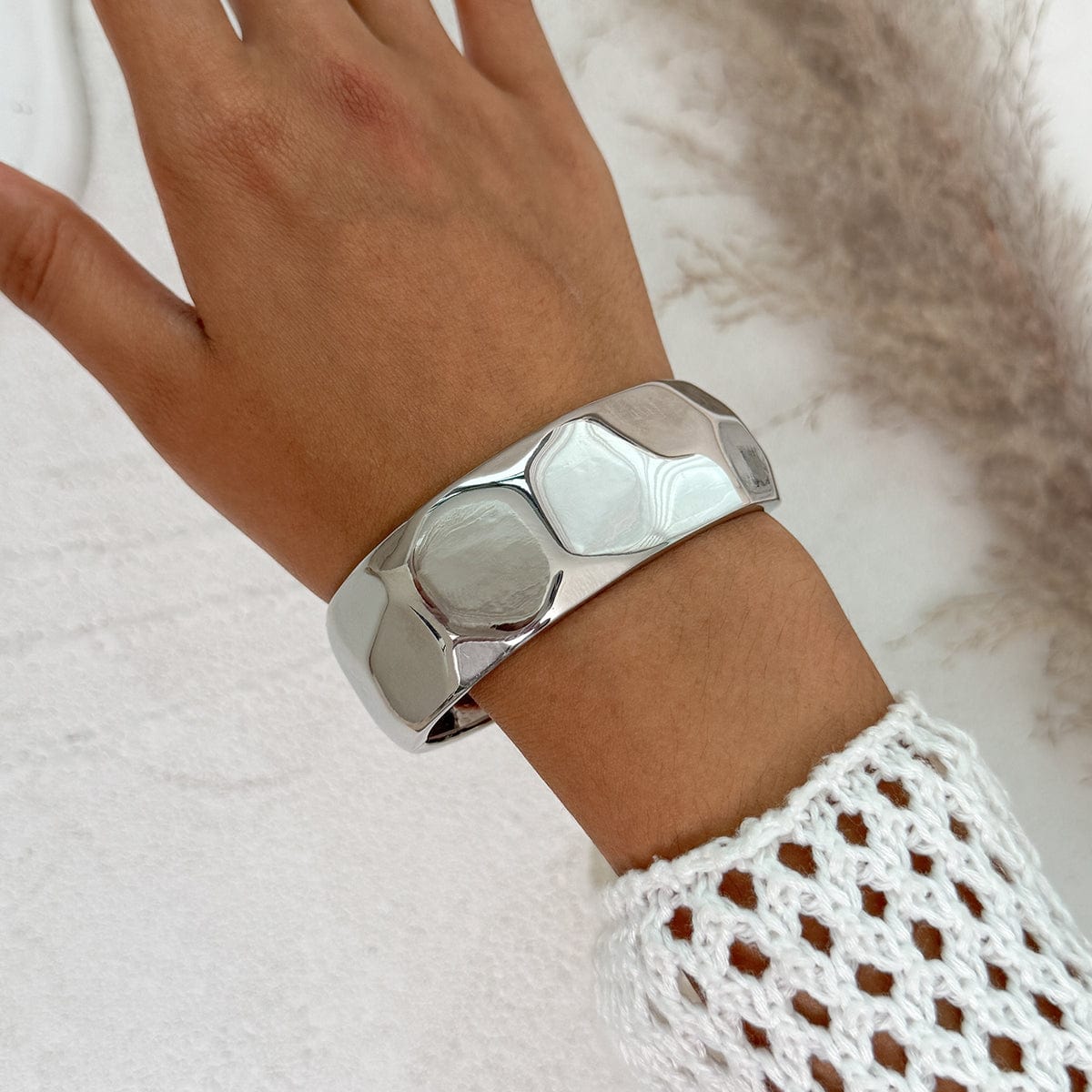Geometric Gold Silver Tone Cut Surface Bangle Bracelet - ArtGalleryZen
