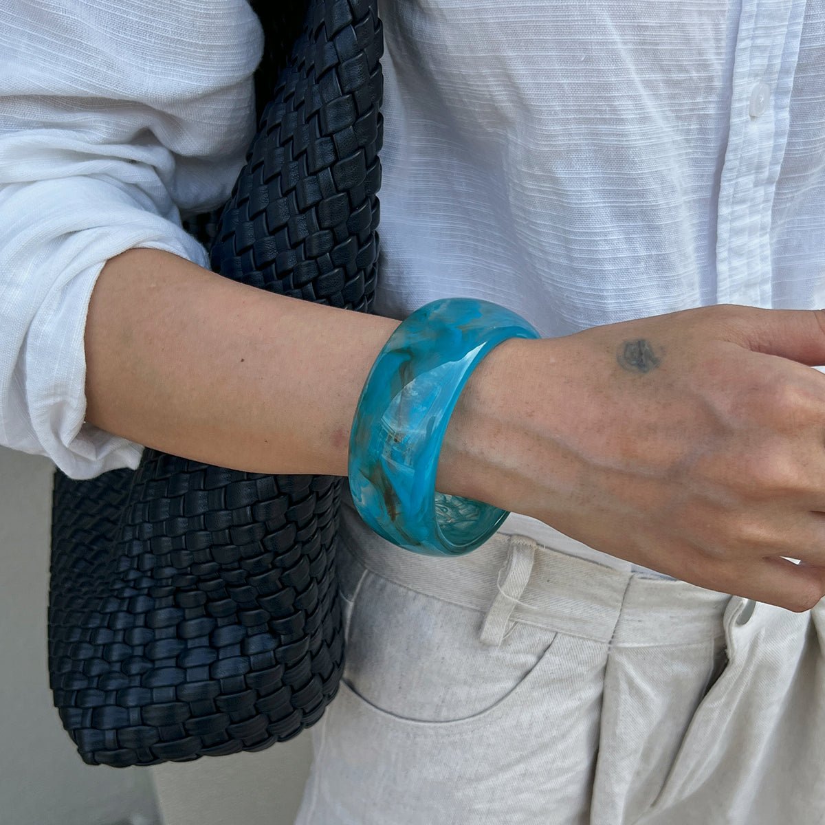 Ocean Style Blue Resin Bangle Bracelet - ArtGalleryZen