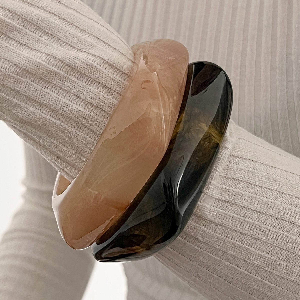 Retro Irregular Gradient Resin Bangle Bracelet - ArtGalleryZen
