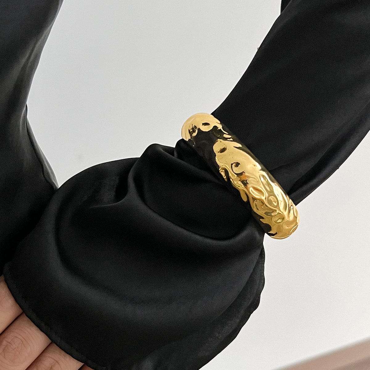 Trendy Metallic Textured Bangle Bracelet - ArtGalleryZen