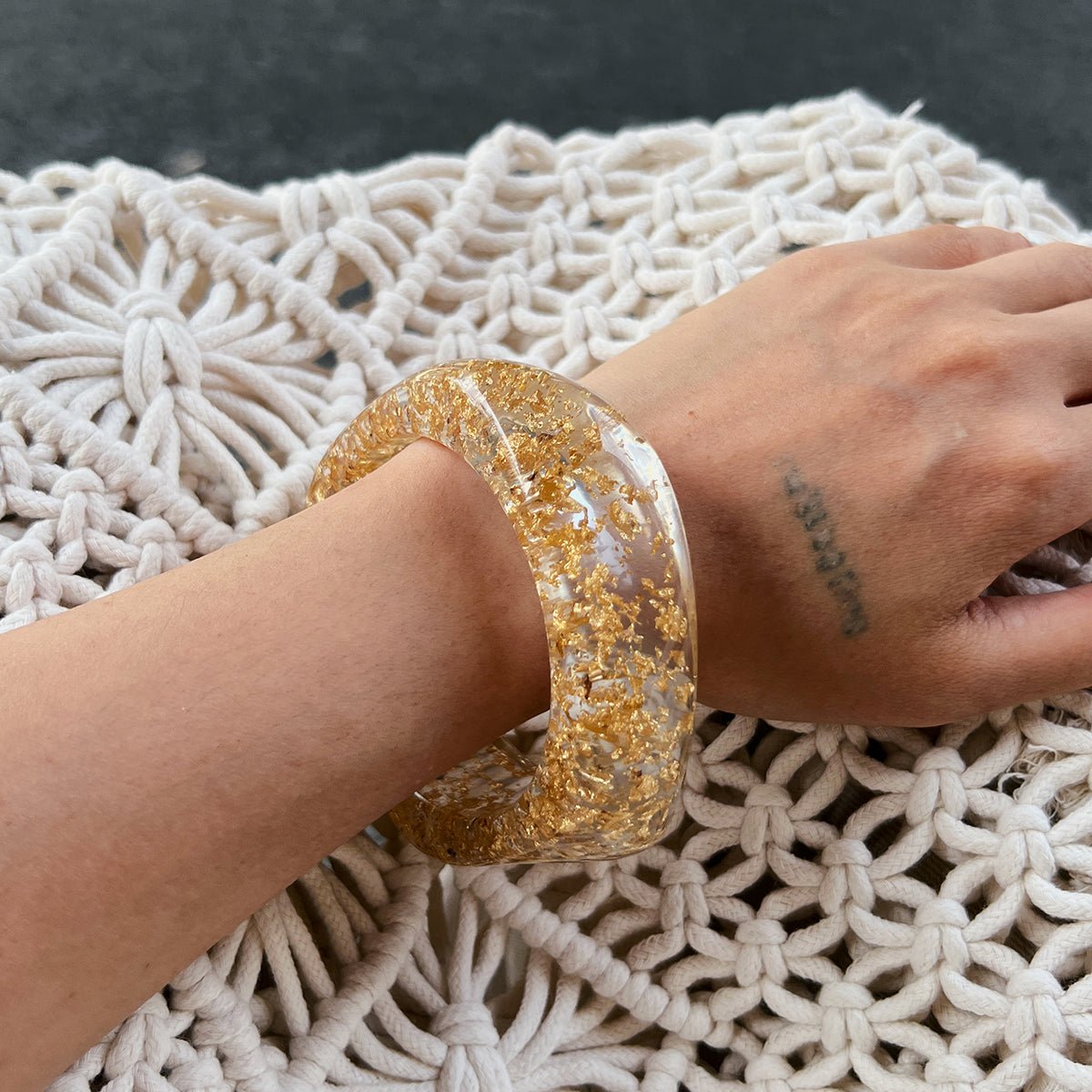 Vintage Chunky Gold Foil Resin Bangle Bracelet Set - ArtGalleryZen