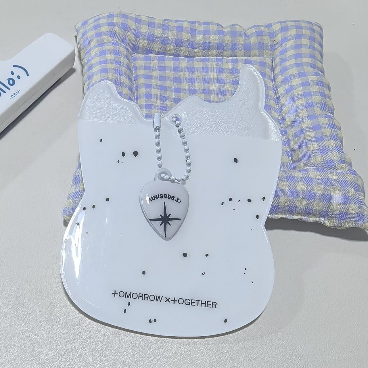 Y2K Guitar Shaped TXT Kpop Keychain Photocard Holder - ArtGalleryZen